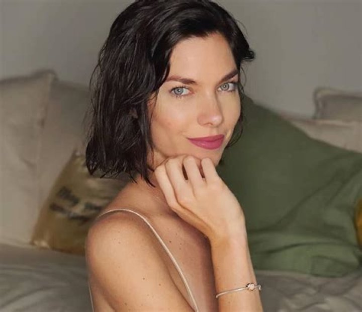 Laura Laprida Wiki, Age, Husband, Kids, Net Worth, Height, Parents & More