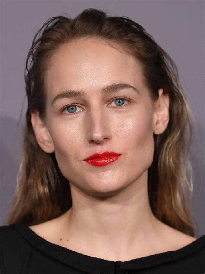 Leelee Sobieski Biography - Facts, Childhood, Family Life & Achievements