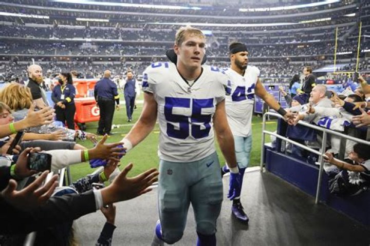 Leighton Vander Esch Contract, Salary, Net Worth, Trade, Neck, Religion, PFF, College, High School, Weight