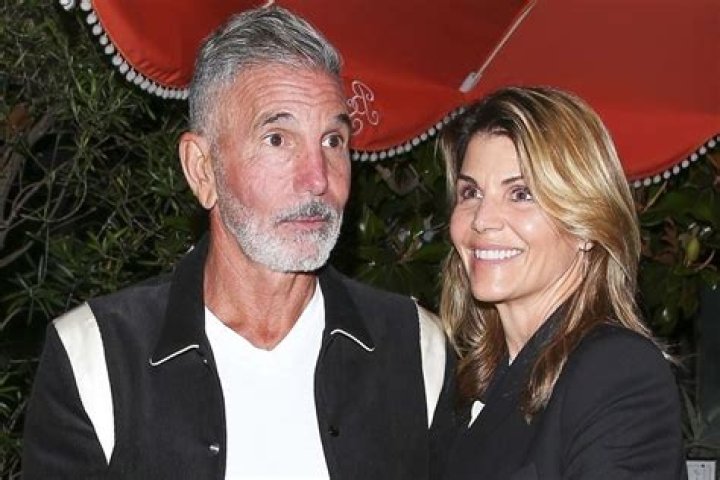 Lori Loughlin And Mossimo Giannulli Are Stressing Over Upcoming Court Hearing — They Want This To Be Done