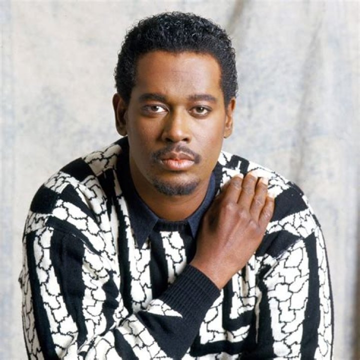 Luther Vandross Biography - Facts, Childhood, Family Life & Achievements of R&B Singer