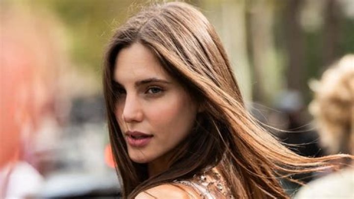 Macarena Achaga Biography: Age, Height, Net Worth, Husband, Songs, Boyfriend, Partner, Parents