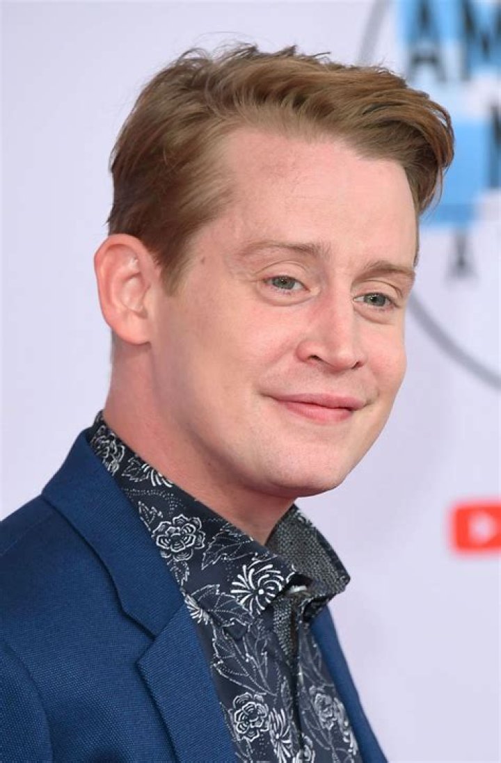 Macaulay Culkin Biography - Facts, Childhood, Family Life & Achievements