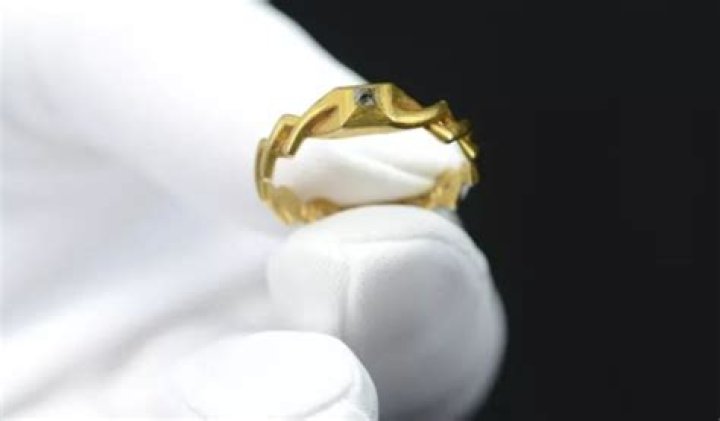 
Man Discovers Rare Medieval Wedding Ring Worth an Estimated $47,000 While Using His Metal Detector 