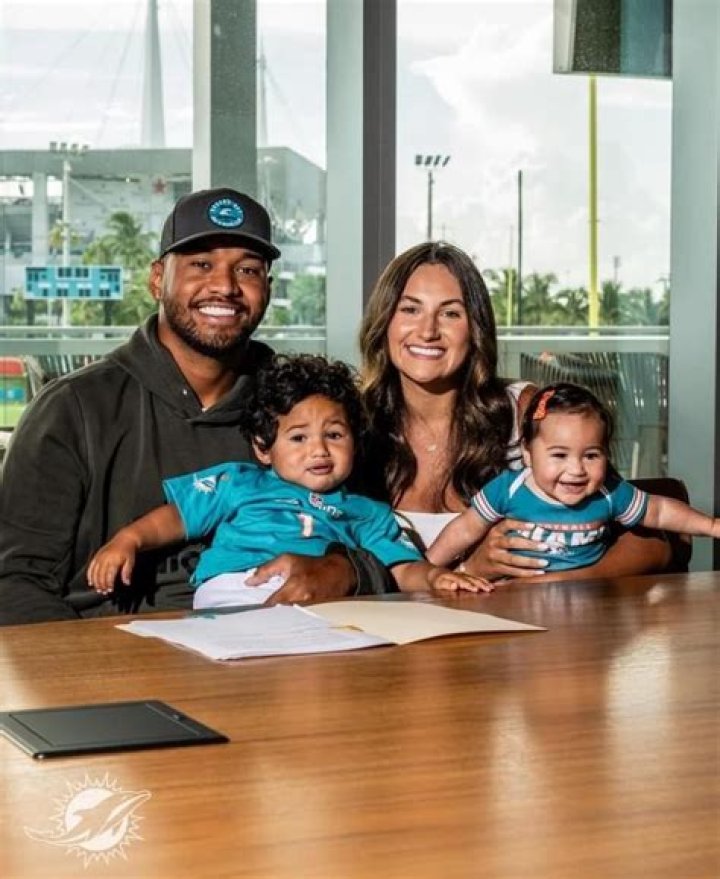 Miami Dolphins QB: Who Is Tua Tagovailoa Girlfriend Or Partner? Everything On His Parents And Net Worth