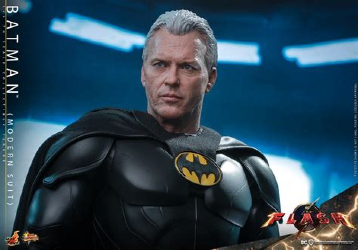 Watch: Michael Keaton’s Batman Returns Has A Sneaky Flash Easter Egg