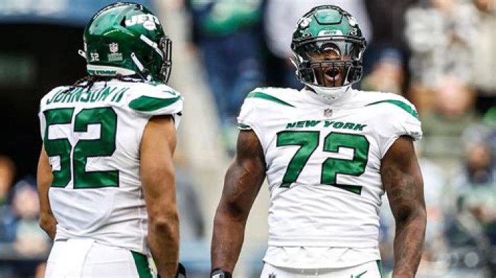 Micheal Clemons: Career stats, height, weight, family, college, teams, salary, net worth