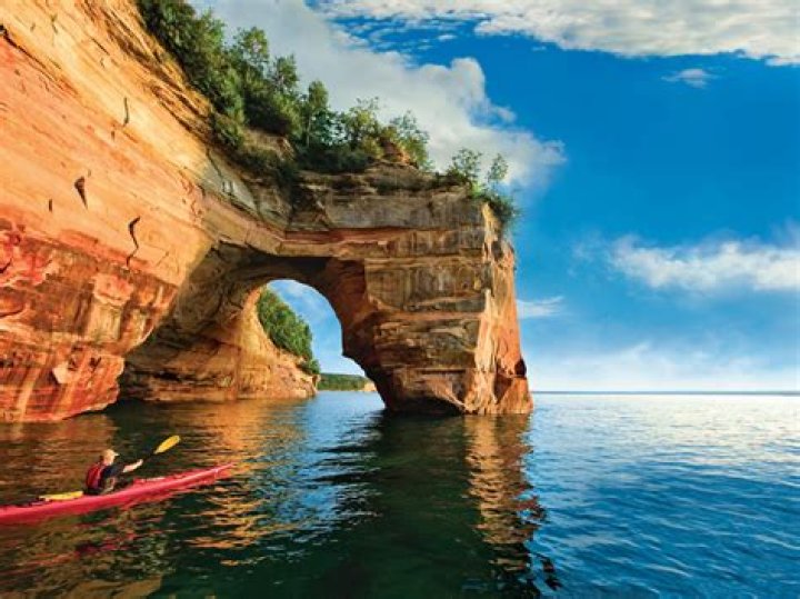 Famous People From Michigan & Celebs Born In Michigan.