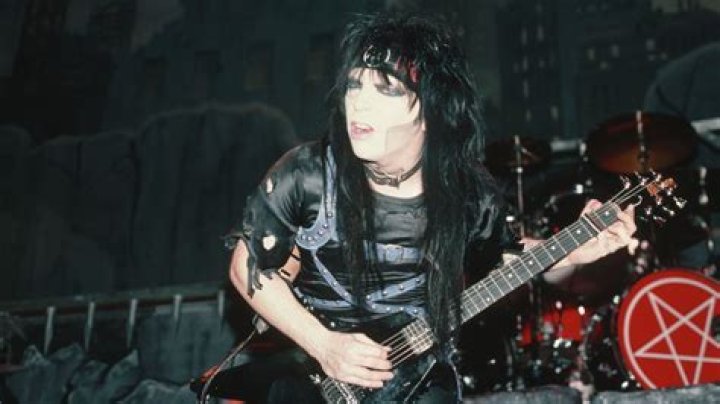 Mick Mars Biography - Facts, Childhood, Family Life & Achievements