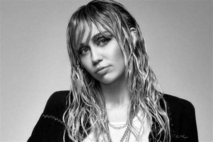 Miley Cyrus’ Fans Worried About Her Health After She Posts Shocking Post-Breakup Pics on Instagram