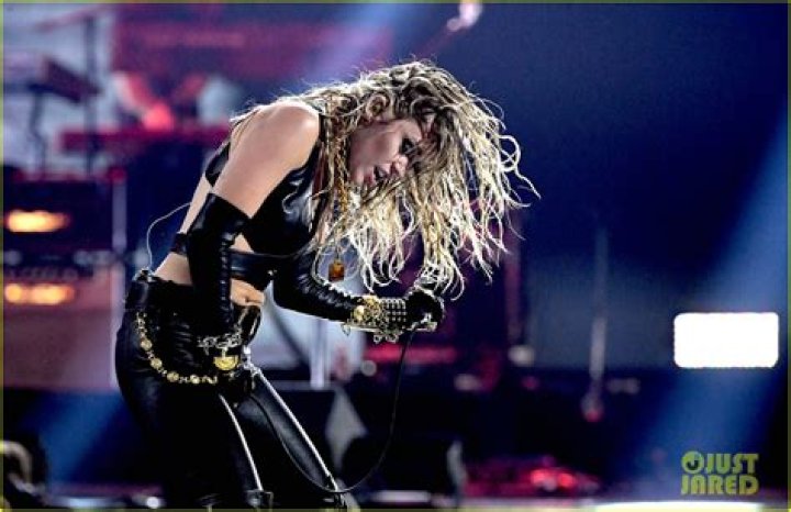 Miley Cyrus Rocks Out At iHeartRadio Music Festival After Kaitlynn Carter Split