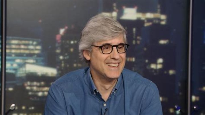 Mo Rocca Biography – Childhood, Family Life of the Humorist & Host
