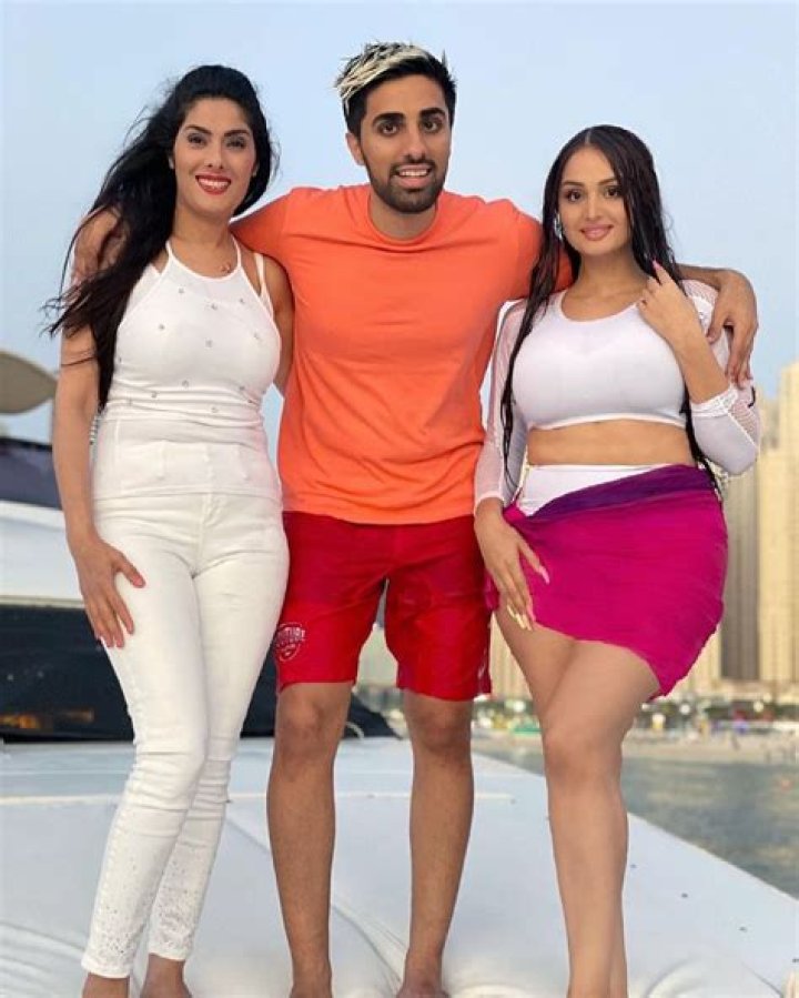 Mo Vlogs - Bio, Facts, Family Life of YouTuber & Vlogger