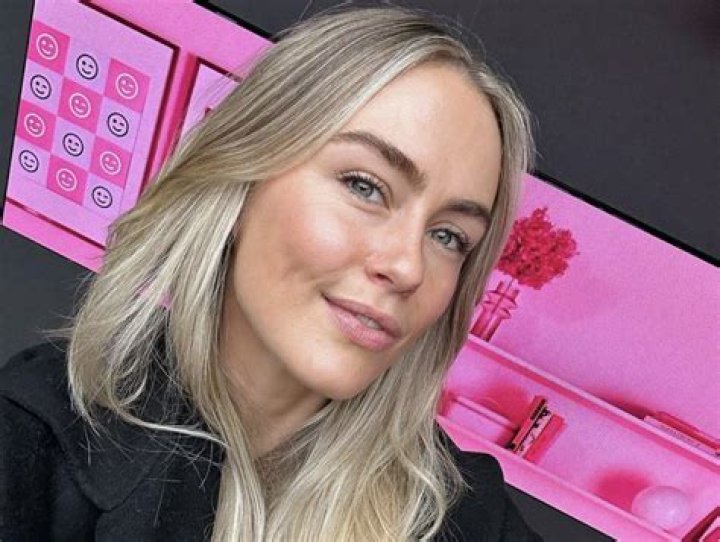 Model Steph Claire Smith Shares Swimsuit Selfie