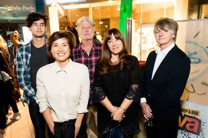 Neil Finn family, wife, children, parents, siblings