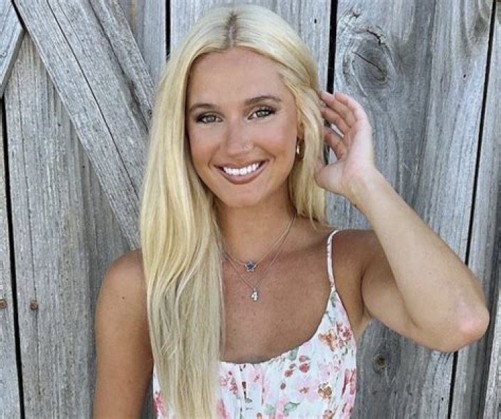 Avery Drake Shares Swimsuit Photo Saying 