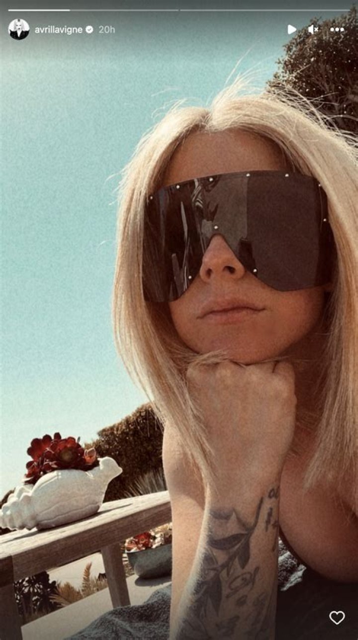 Avril Lavigne in Bathing Suit Shares a New Selfie — Celebwell