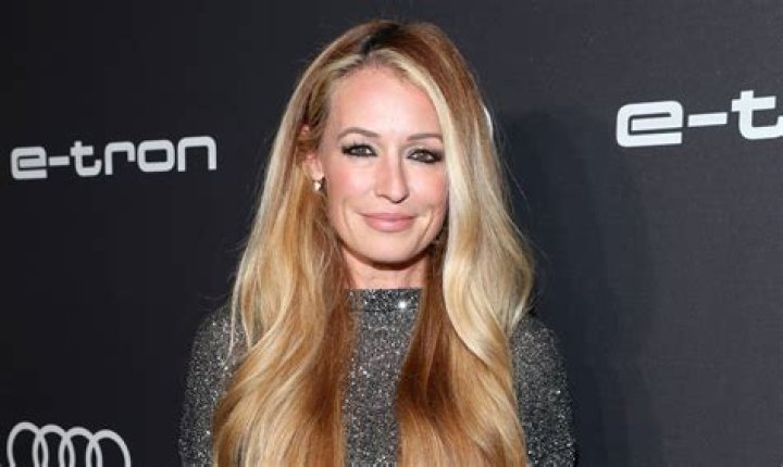 Cat Deeley Stuns in Poolside Swimsuit Photo — Celebwell