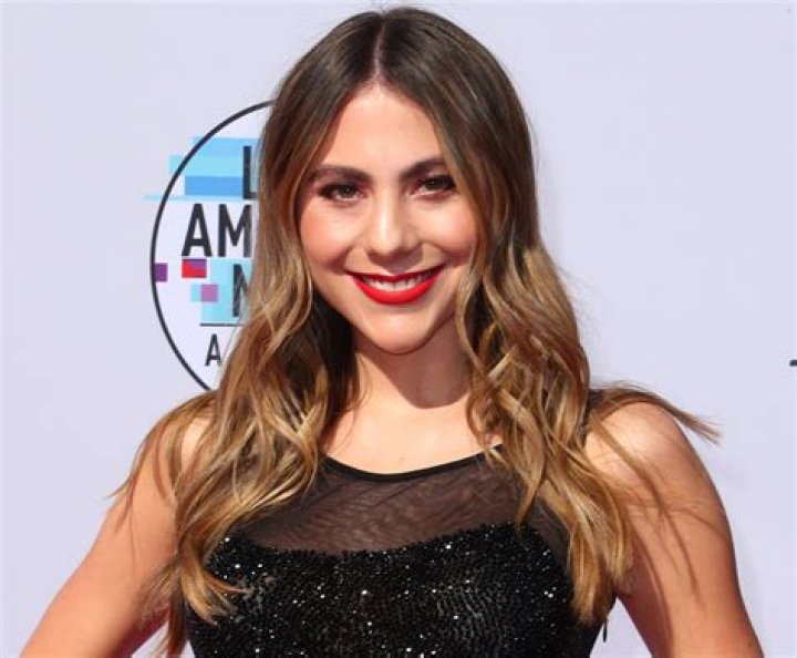 Claudia Vergara in Bathing Suit Says 