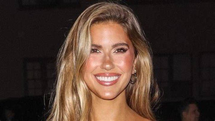Kara Del Toro in Bathing Suit Shares 