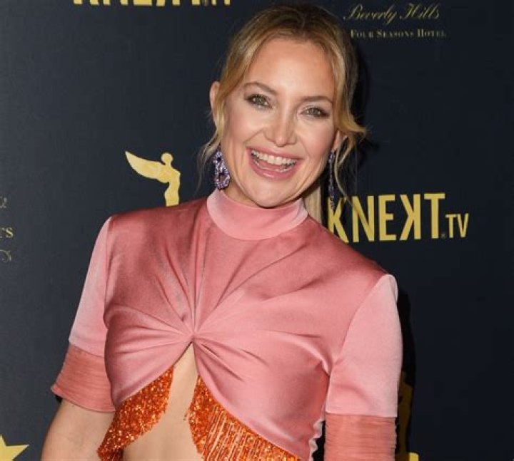 Kate Hudson Shares Swimsuit Photos of 