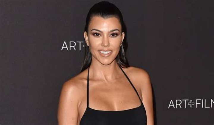 Kourtney Kardashian in Bathing Suit Talks “Bikini Abs” — Celebwell
