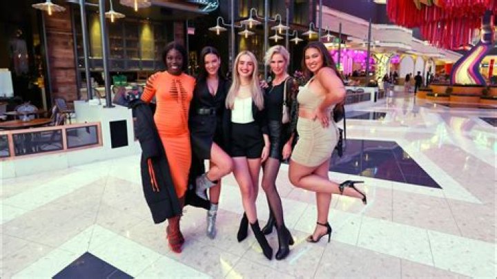 Leila Grey in Bathing Suit Says 