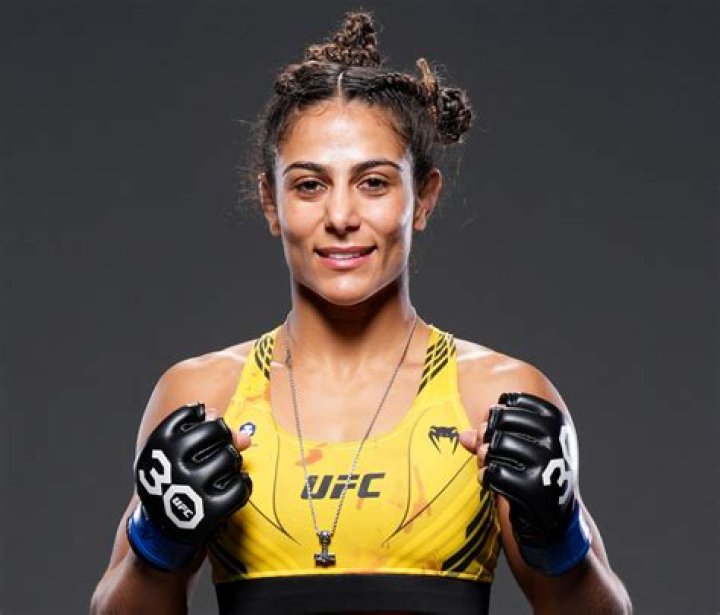 Tabatha Ricci in Bathing Suit Warns of 