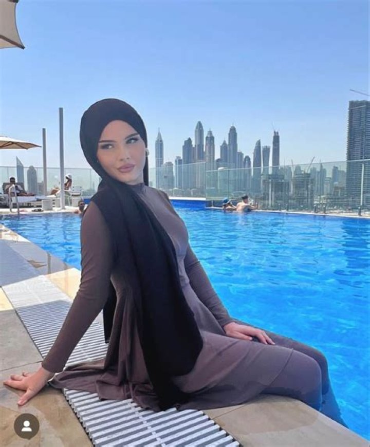 Tina Louise in Bathing Suit is “Happy” Poolside in Egypt — Celebwell