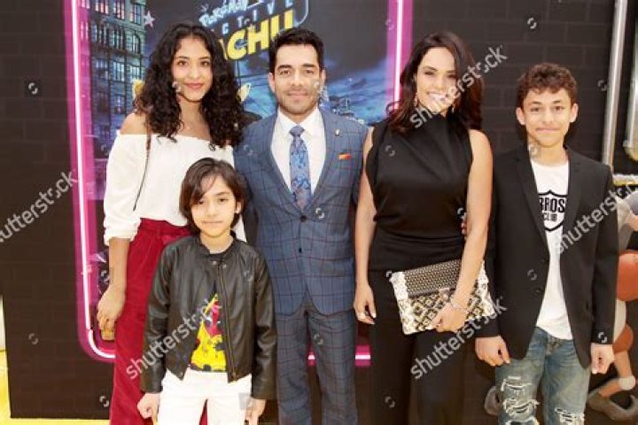 Omar Chaparro family, wife, children, parents, siblings