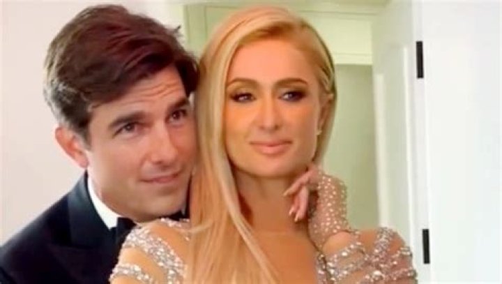 Paris Hilton tried to trick fans into believing she was dating Tom Cruise, for some reason