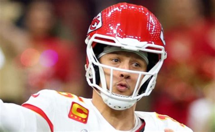 What helmet does Patrick Mahomes wear?