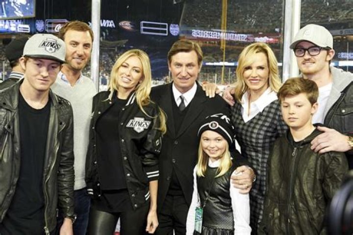 Paulina Gretzky parents: Wayne Gretzky, Janet Jones