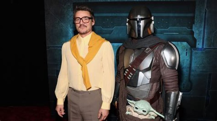 Pedro Pascal radiates true dad vibes on the red carpet for ‘The Mandalorian’