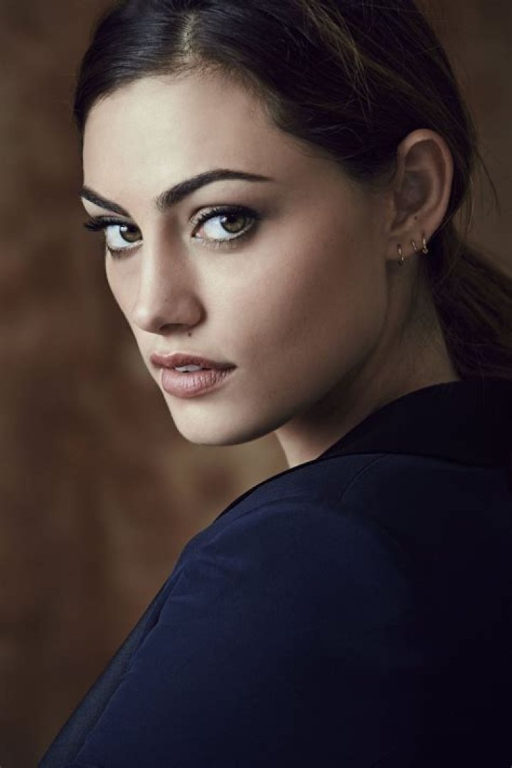Phoebe Tonkin Biography - Facts, Childhood, Family Life & Achievements of Actress