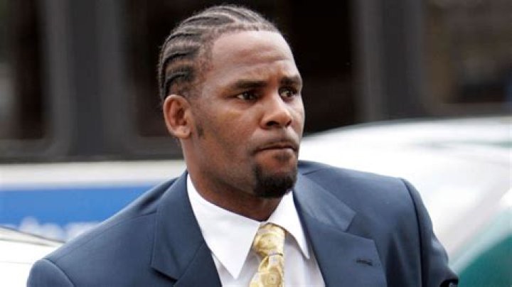 R. Kelly Biography - Facts, Childhood, Family Life & Achievements