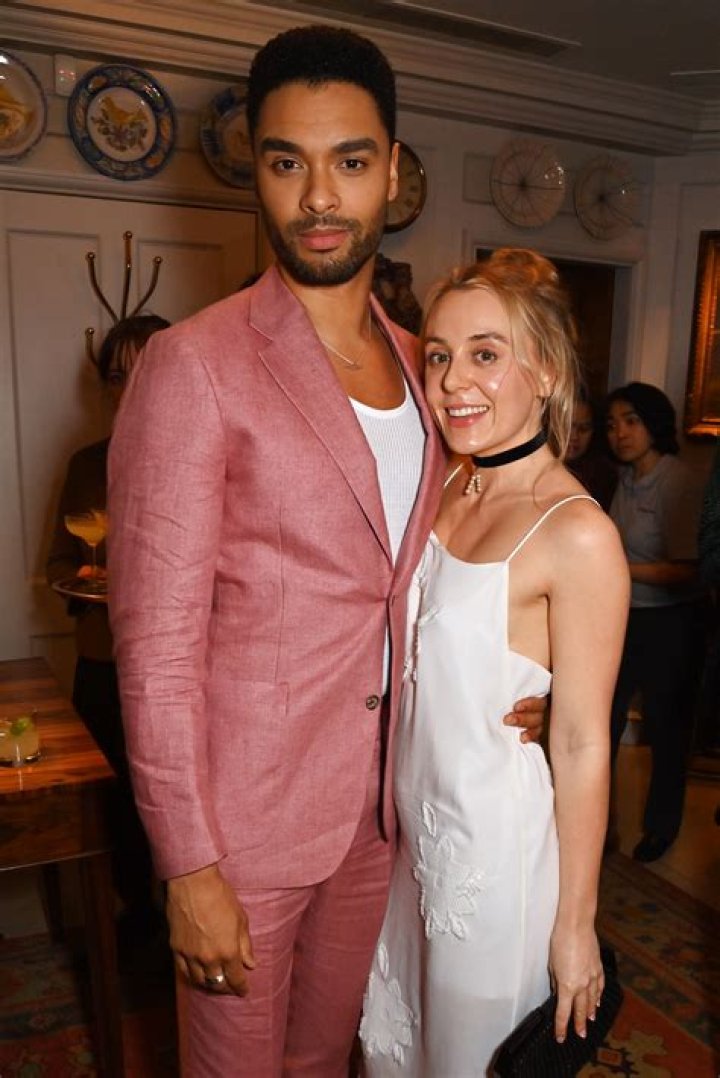 Regé-Jean Page: Girlfriend, net worth, tattoos, smoking & body facts