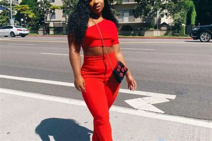 Reginae Carter Shows Fans The Secret To Her Small Waist