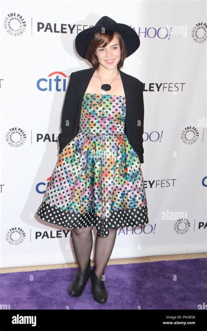 Renée Felice Smith Biography - Facts, Childhood, Family Life & Achievements