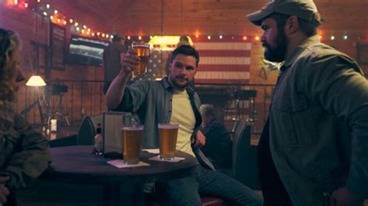 Review: ‘The Peripheral’ starts strong, but soon slows itself to an agonizingly self-serious crawl