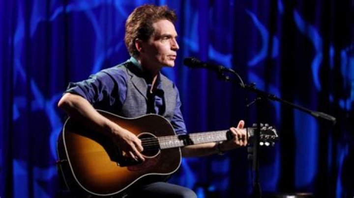Richard Marx is feuding with a ‘traitorous a–bag’ ‘Justified’ actor on Twitter