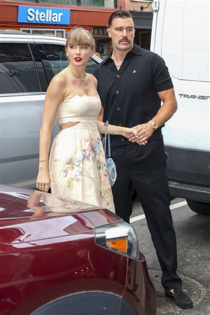 Rihanna: Fans Are Convinced She’s Getting Engaged – Here’s Why!