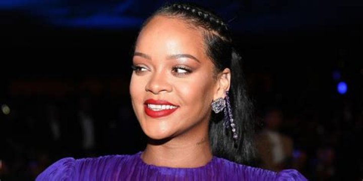 Rihanna Hilariously Embodies Her Fans By Asking Look-Alike Woman – ‘Where The Album Sis?’