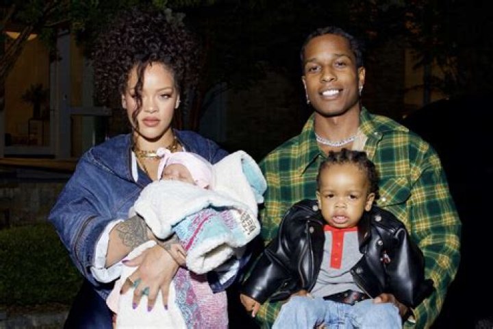 Rihanna’s Fans Freak Out Thinking That She Just Had A Baby