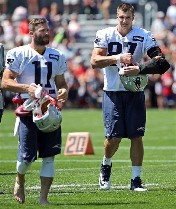 Rob Gronkowski's Height And Weight Unraveled