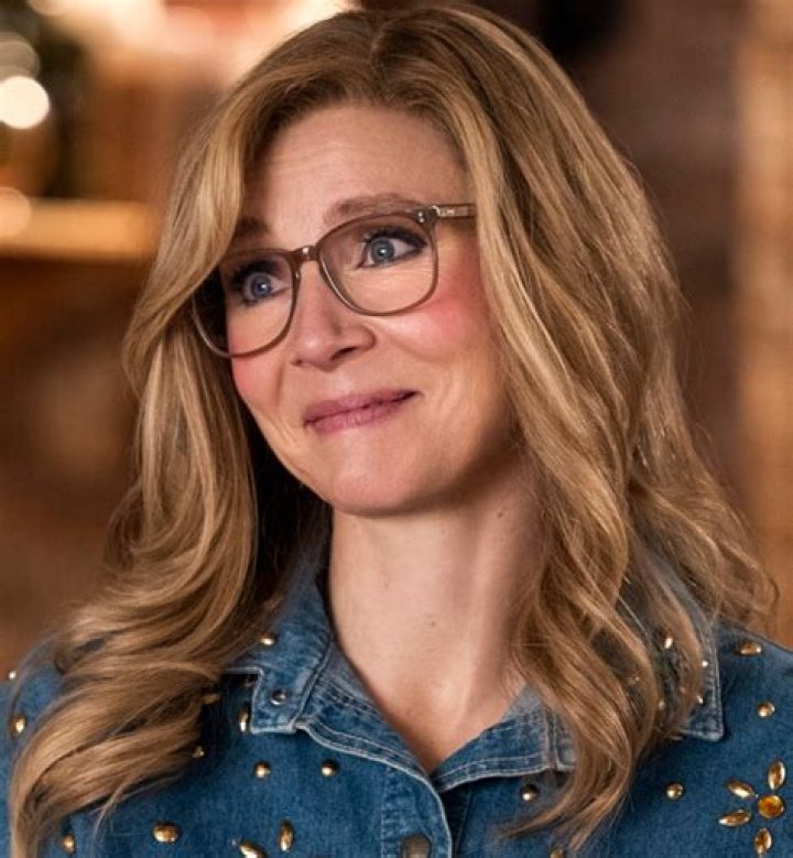 Sarah Chalke Looked Unrecognizably Skinny In Firefly Lane As The Actress Looks Youthful Than Ever