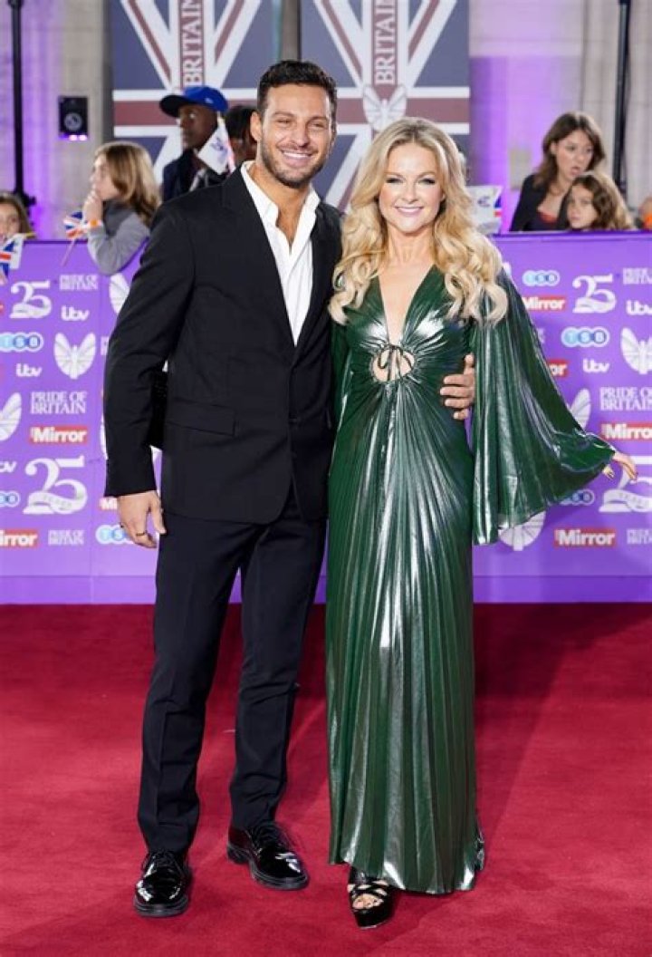 Sarah Hadland’s biography, net worth, fact, career, awards and life story