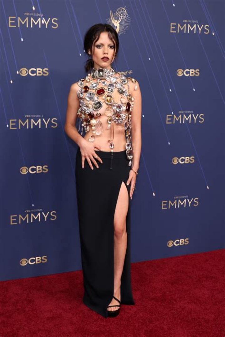 
Sarah Paulson Got Criticized For Her Dress-Up Look on the Emmys Red Carpet 2022 