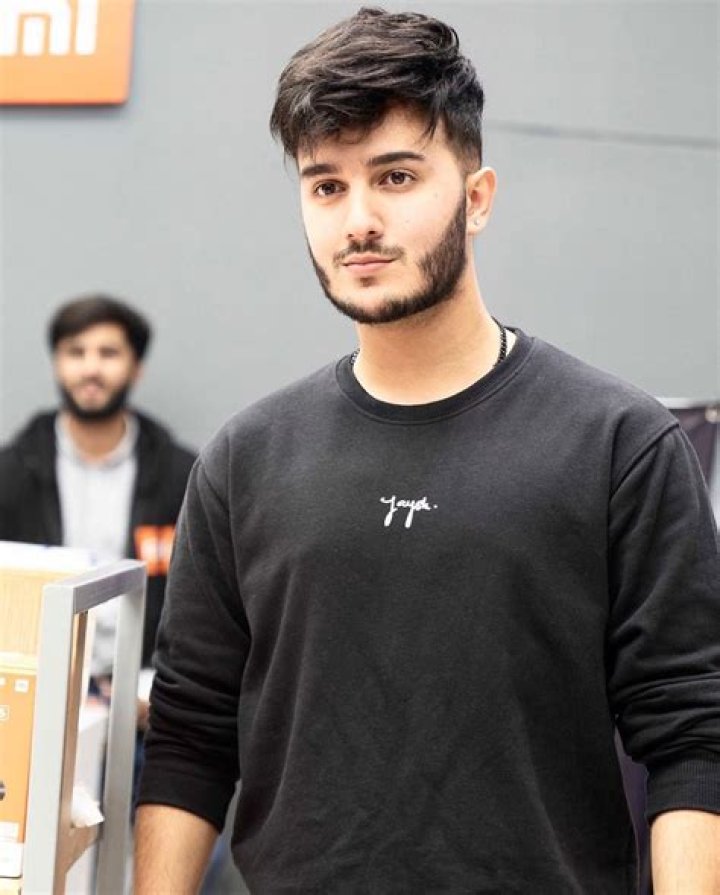 Shahveer Jafry – Bio, Facts, Family Life of Pakistani YouTube Comedian