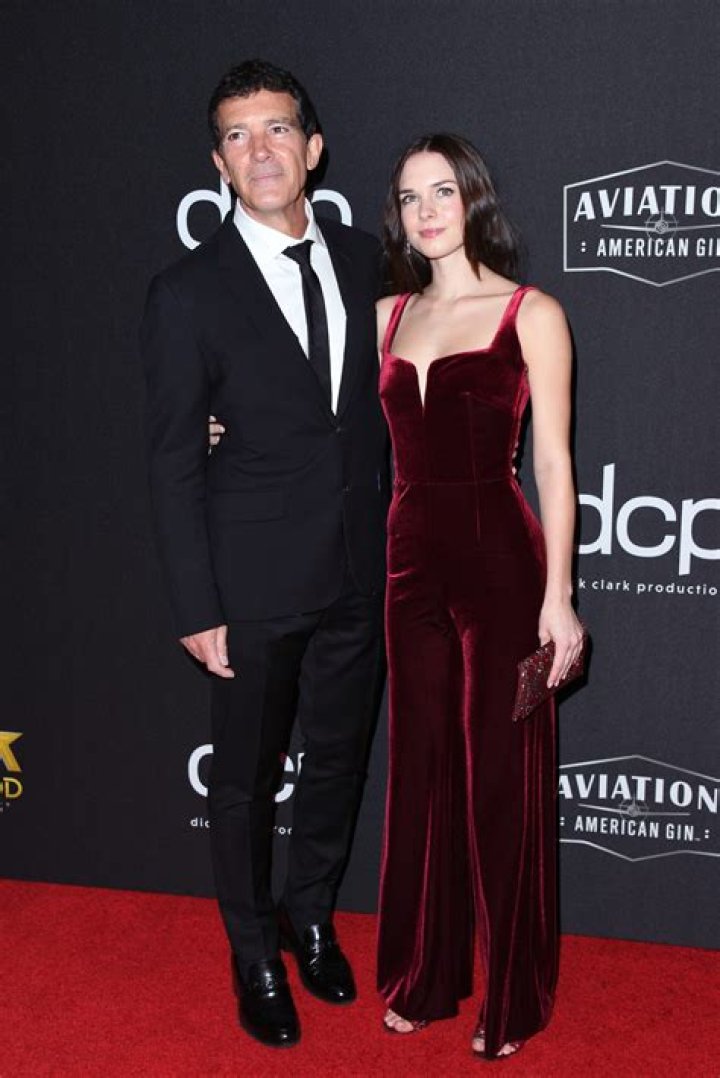 Stella Banderas: dating, net worth, tattoos, smoking & body measurements